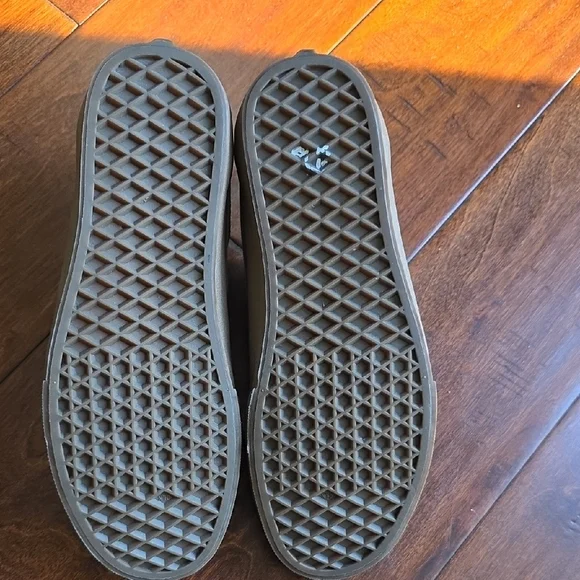 Vans Old Skool Gum Sole Sneakers - Shadow Gray Suede & Canvas - Picture 11 of 12